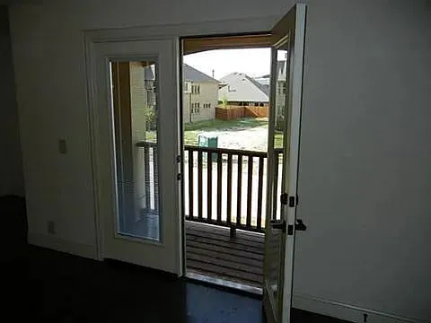 2320 Lynbridge Cir — Photo 17