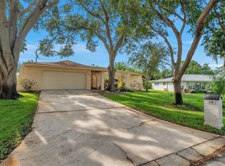 518 Pinecrest Dr, Largo, FL 33770