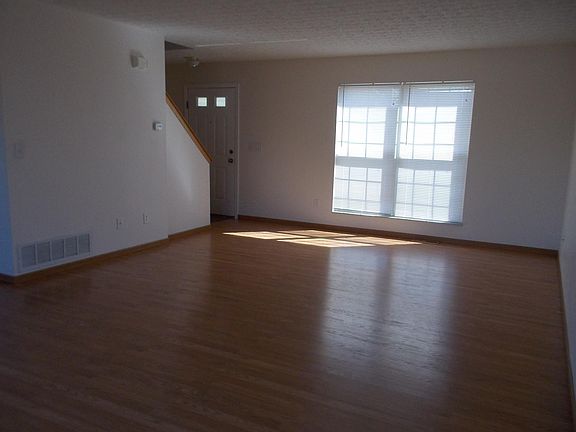 4th image of 8993 Marchbank Ln