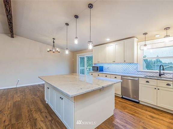 5th image of 9024 16th Pl SE