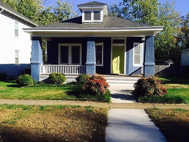 1st image of 209 W 33rd St