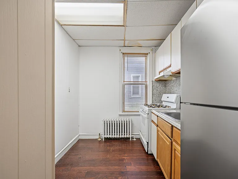 156 Chestnut Ave #1F — Photo 2