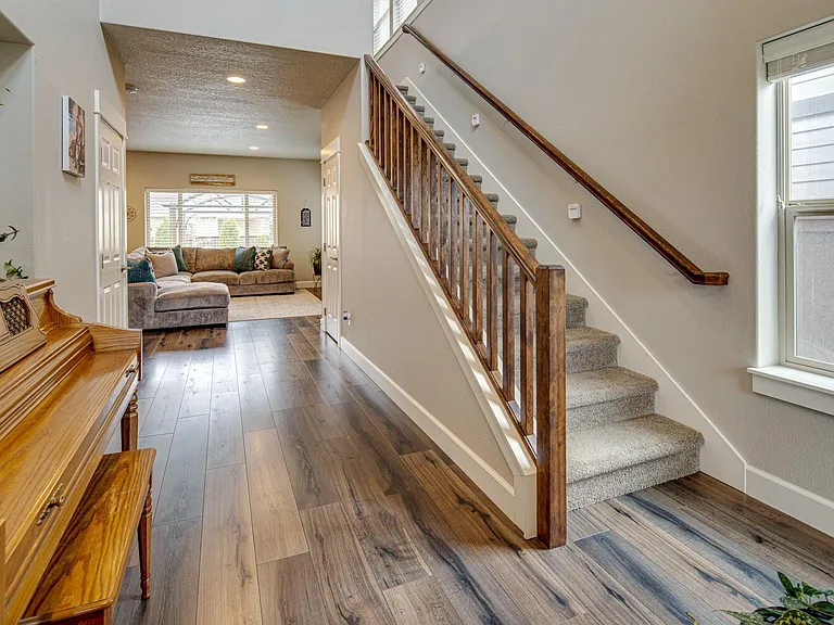 3012 NE Flagstone Ave — Photo 3