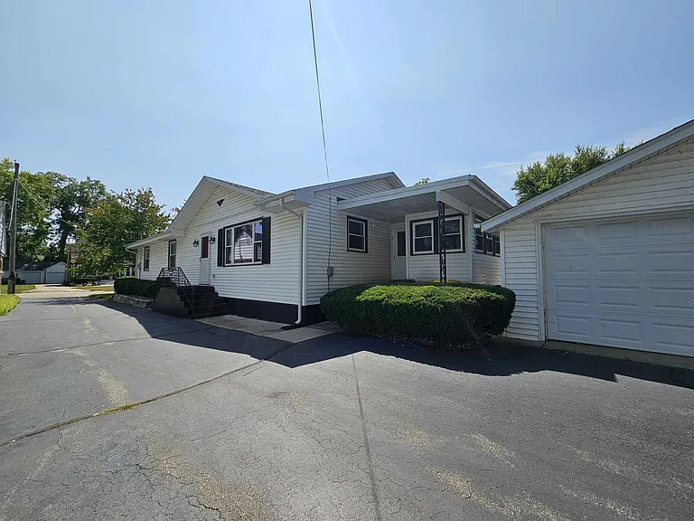 302 Merrill Ave — Photo 11
