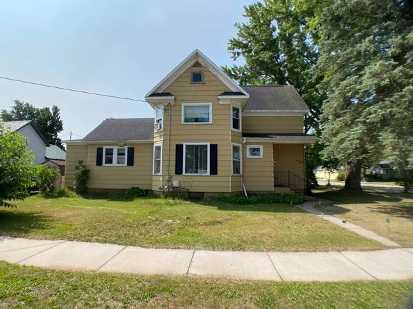 318 W Picnic St, Shawano, WI 54166