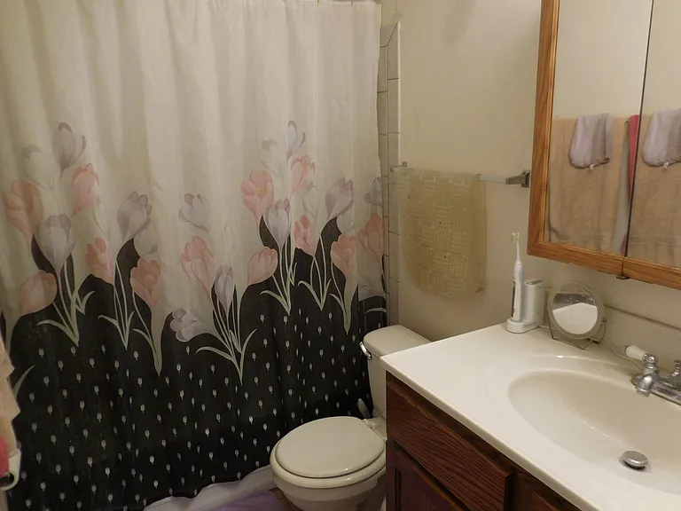 757 Alloway St — Photo 6