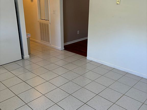 5th image of 207A Murray St