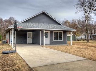 1905 Gibbons St, Greenville, TX 75401