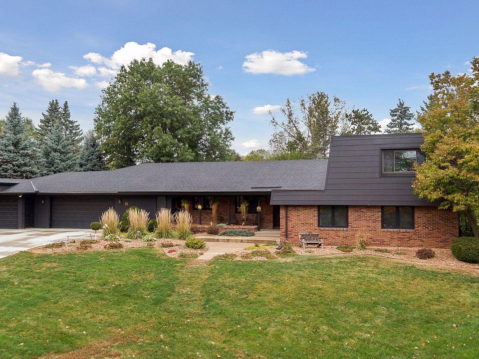1st image of 40 Valley Ln