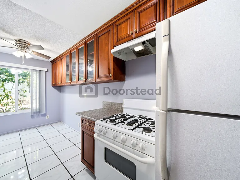 1826 S Bundy Dr #4 — Photo 11
