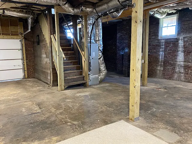 301 Highland Ave — Photo 16