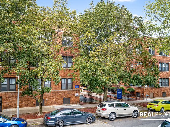 2nd image of 622 W Cornelia Ave #C07cea548