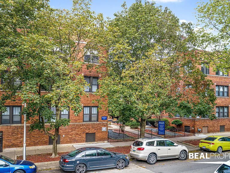 622-30 West Cornelia Avenue — Photo 2