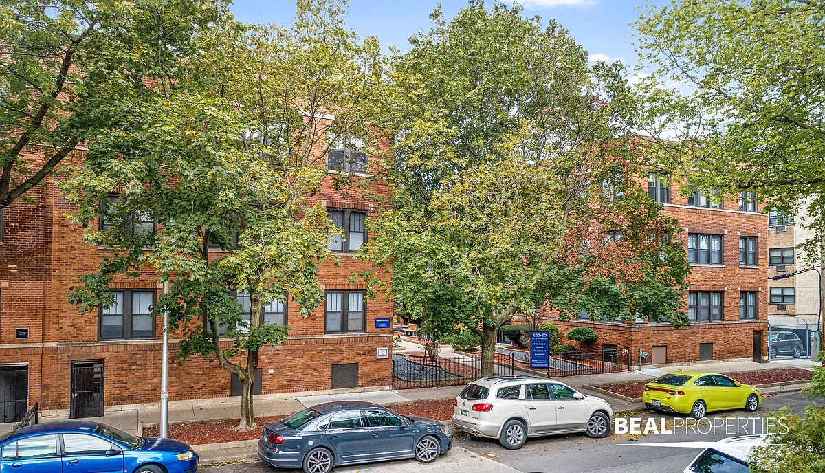 Building Photo - 622-30 West Cornelia Avenue