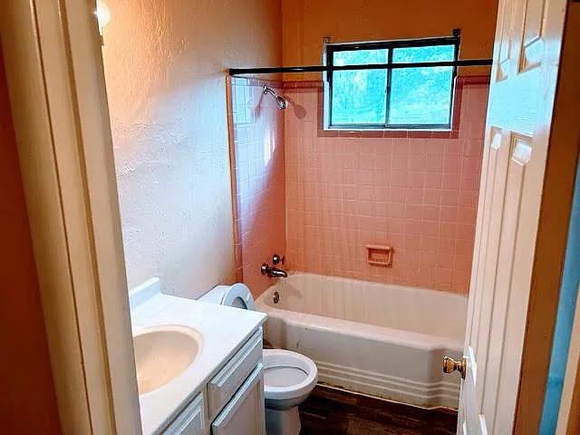 4205 N Locust St — Photo 6