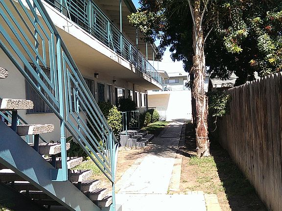4th image of 633 E 99th St APT 12