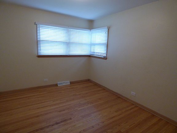 4th image of 451 E 168th St