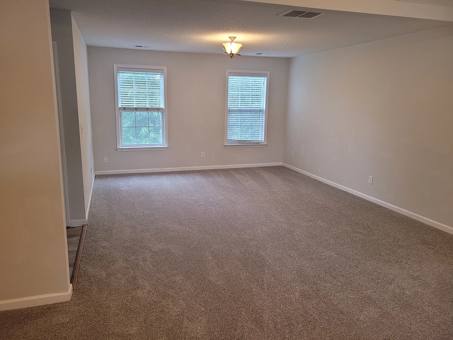 3 bed, 2.5 bath, 1600 sqft, $1,795 — Photo 3