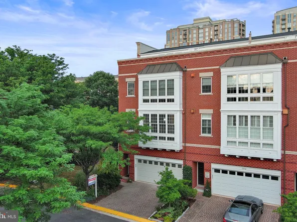 12114 Chancery Station Cir, Reston, VA 20190