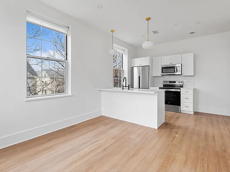 31 Hope St #212 — Photo 3