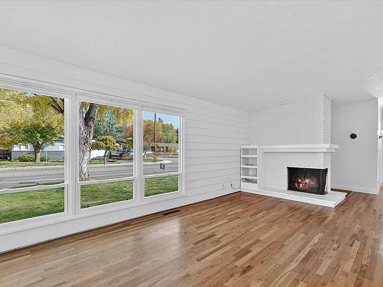 3607 N 36th St — Photo 3