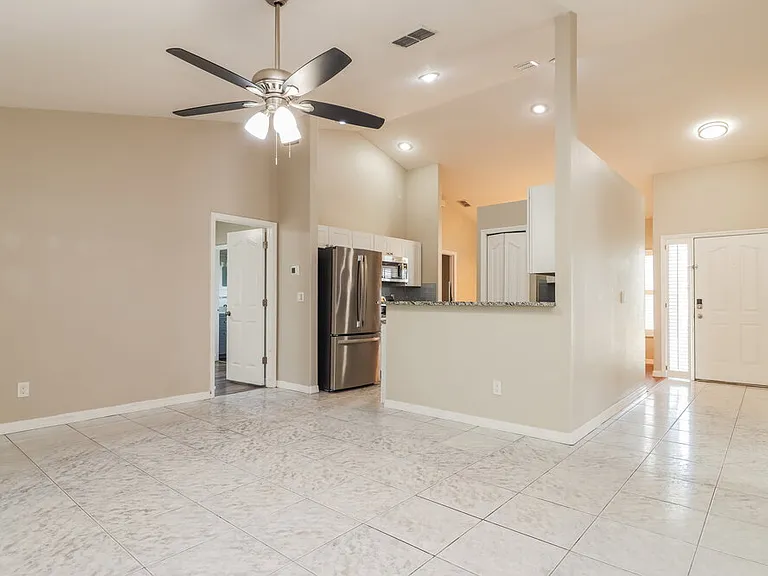 10402 Barnett Loop — Photo 4