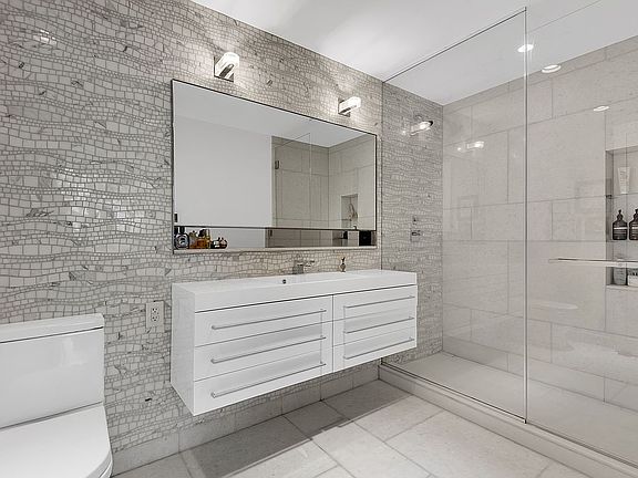 5th image of 124 W 23rd St APT 6A