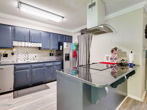 5th image of 105 Bacon Ln