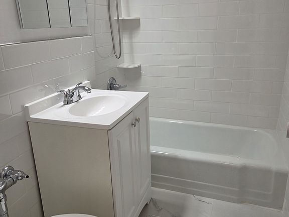 3rd image of 25 W 13th St APT 4KN