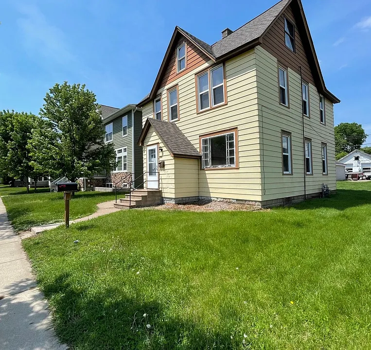 606 Menomonie St