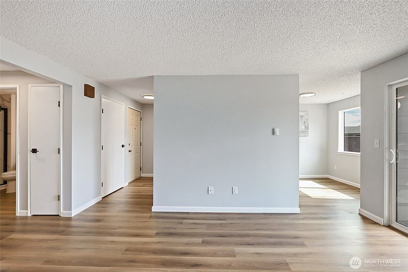 5th image of 3590 Narrows View Lane NE #102