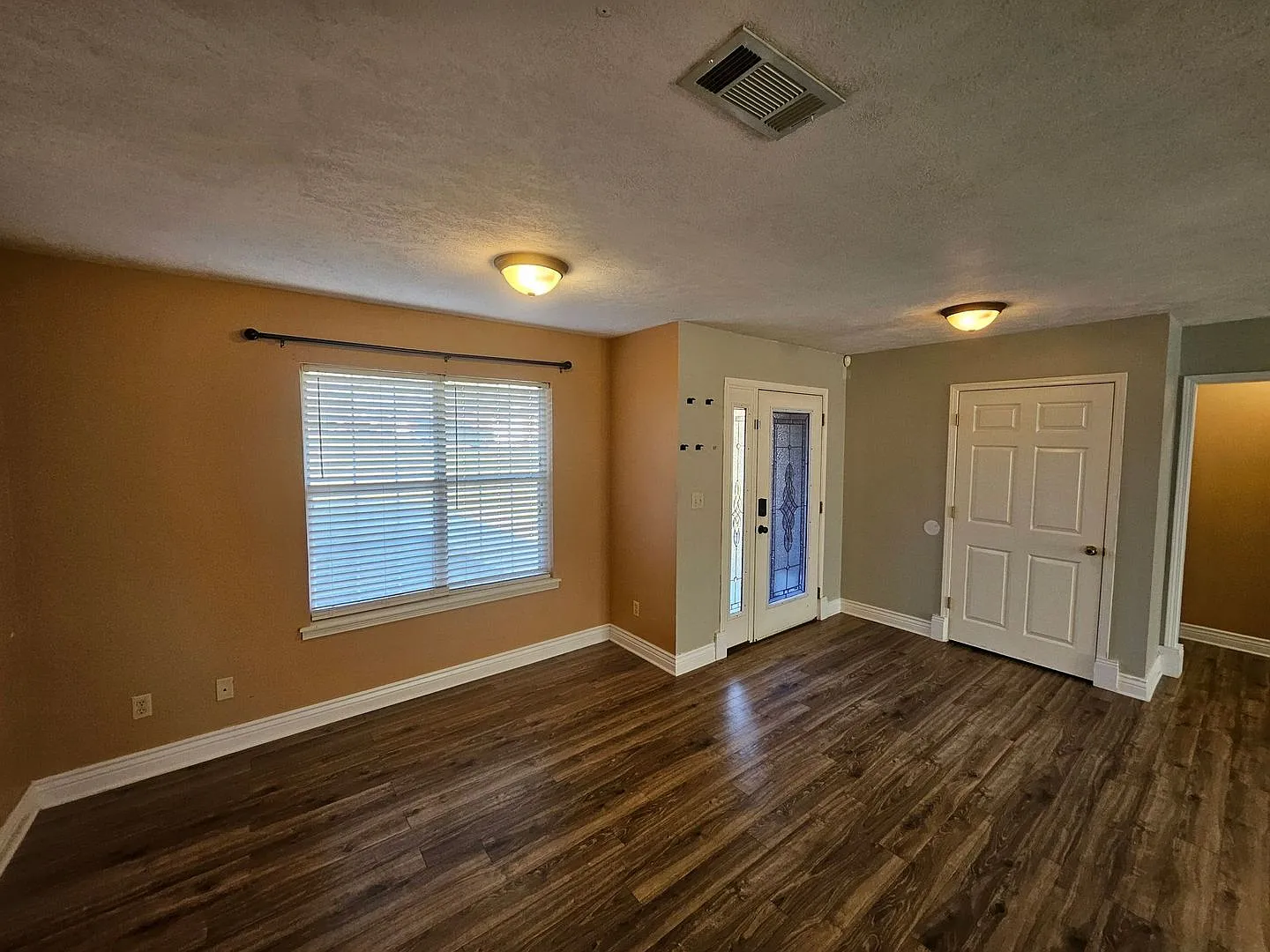 2018 Hickory Drive — Photo 3