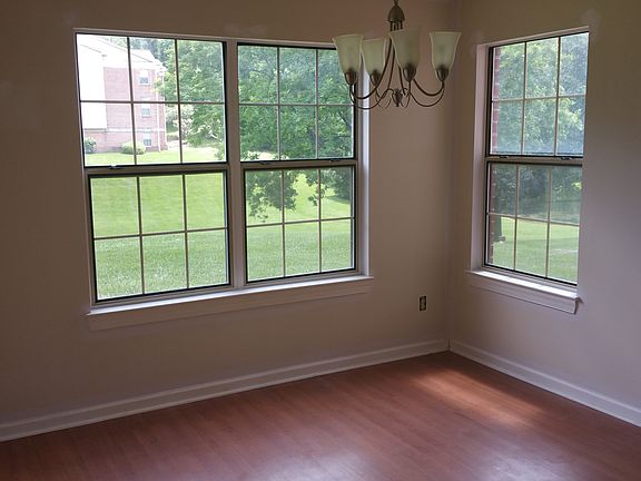 3rd image of 1706 Landmark Dr #1L