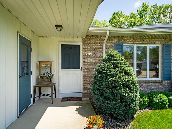 2nd image of 2826 Bridgeside Dr SE