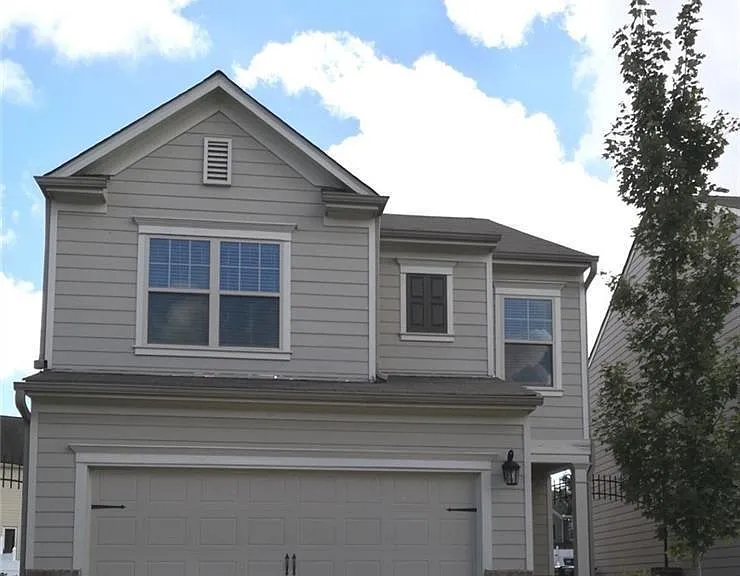 76 Greenfield Dr — Photo 2