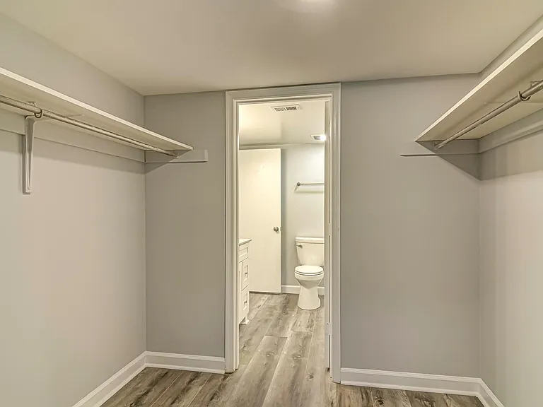 1518 Benjamin Pkwy #D — Photo 22