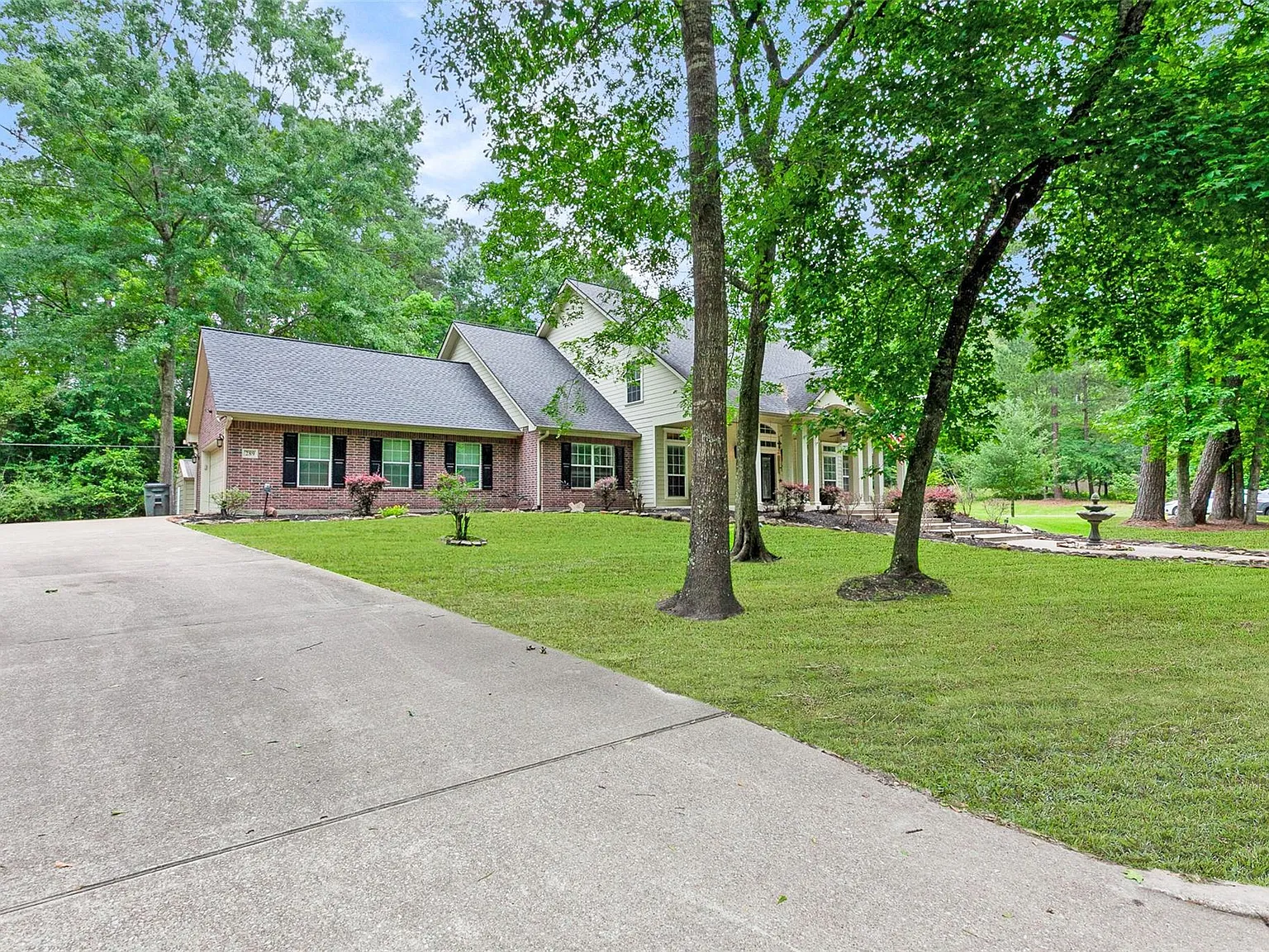 4 bed, 4.0 bath, 3002 sqft, $3,400 — Photo 3