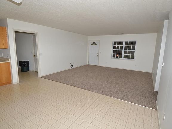2nd image of 135 Waterford Ln