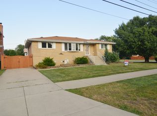 8449 Nottingham Ave, Burbank, IL
