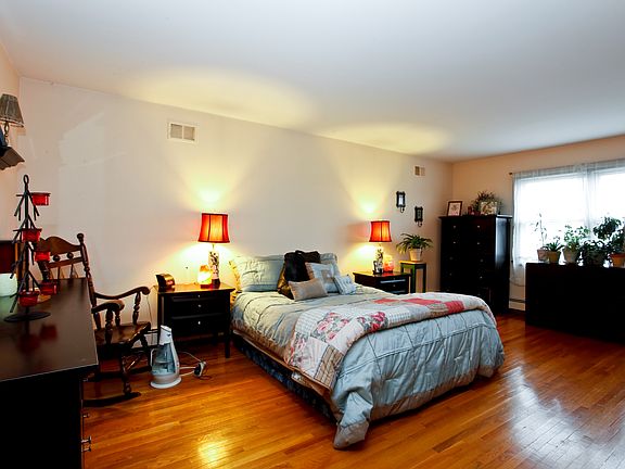 5th image of 137-139 Woodside Ave