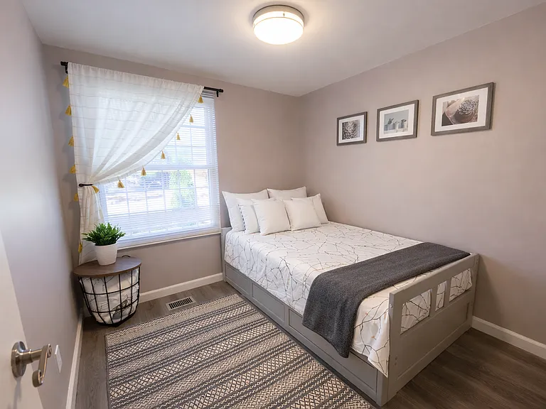 11423 Five Cedars Rd — Photo 10