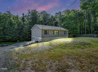 106 Orchard Ln, Greentown, PA 18426