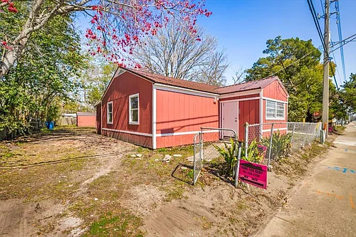 525 New Berlin Rd Photo 1
