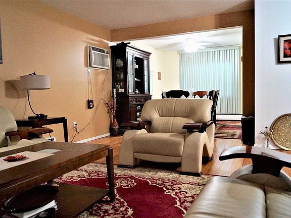 3rd image of 2 Schryver Ln