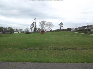 290 Maple Rd, Hurricane, WV 25526