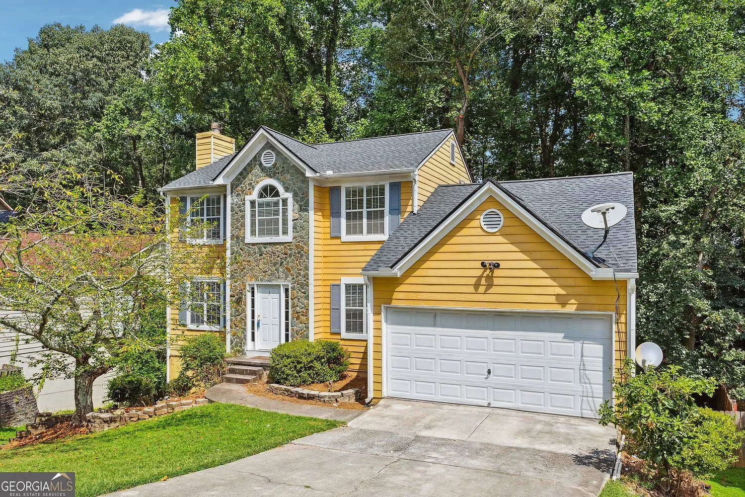 3 bed, 2.5 bath, 2521 sqft, $2,295 — Photo 1