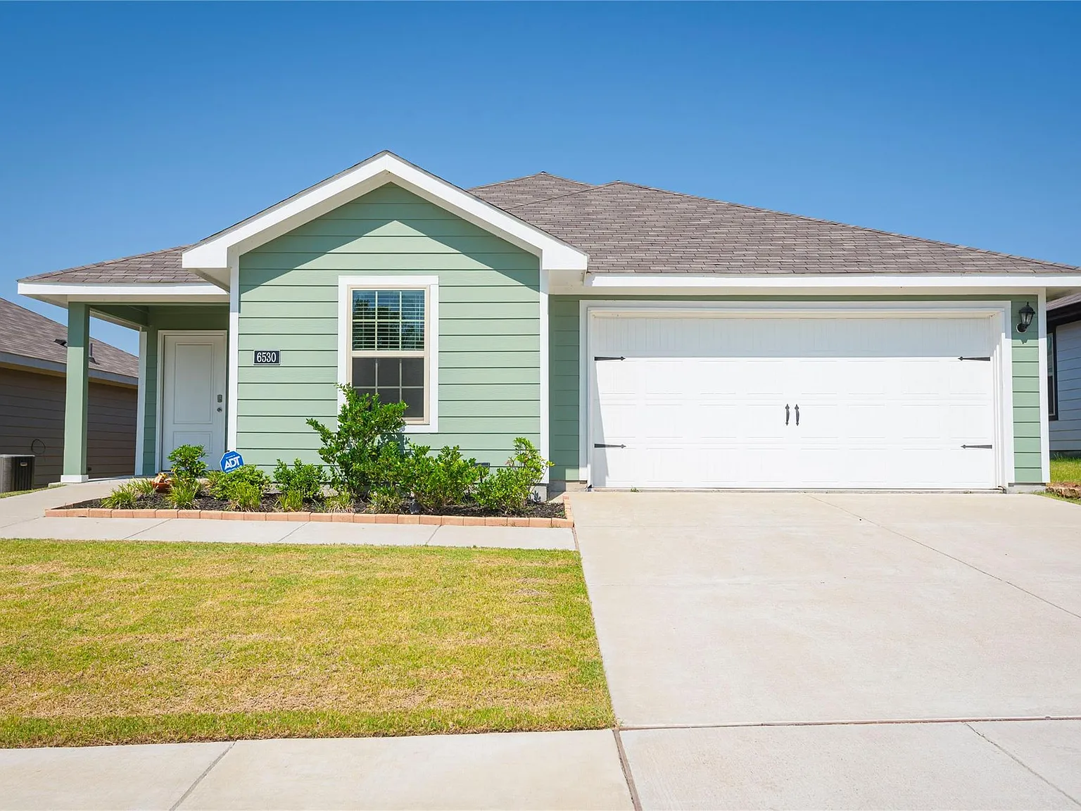 3 bed, 1506 sqft, $1,900 — Photo 1