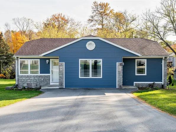 7284 Shoreward Rd, Lexington, MI 48450