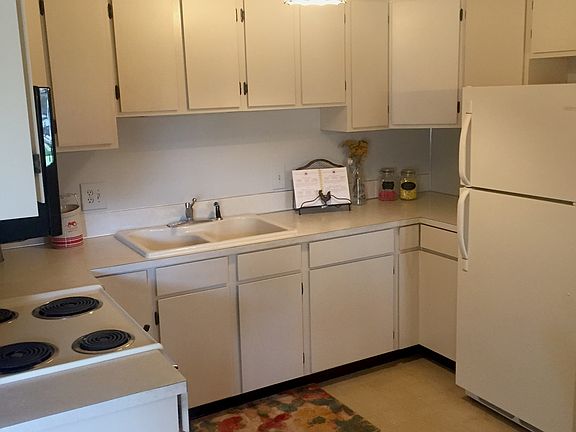 3rd image of 8439 Elkwood Dr SW