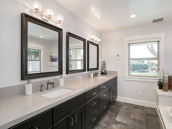 4th image of 5524 Castle Hills Dr